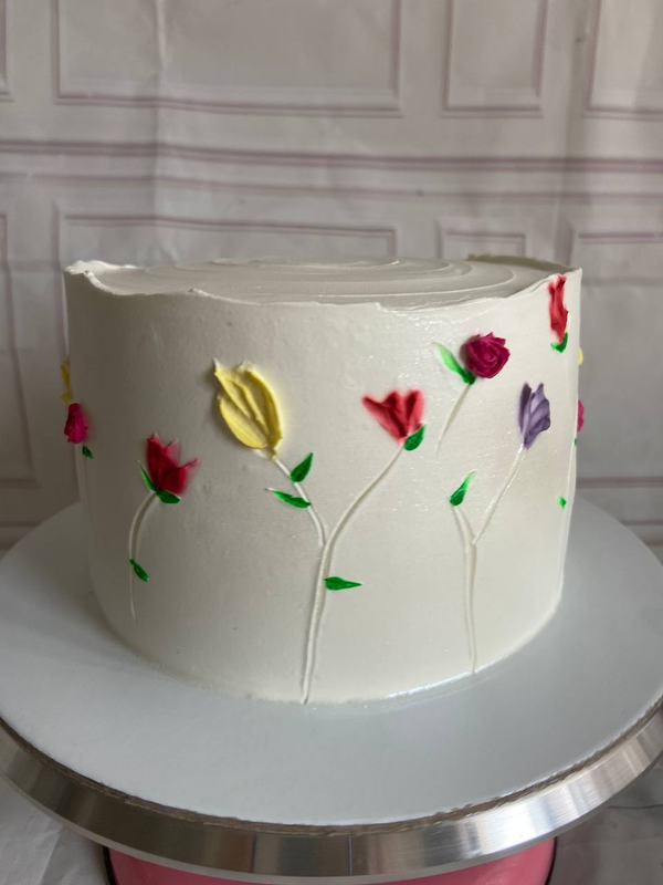 Bolo elegante com flores pintadas à mão — Roberta C Cakes